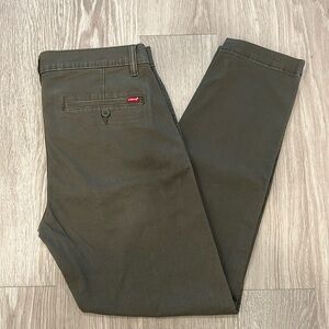 Men’s Olive Green Levi’s Chinos Size 32x32